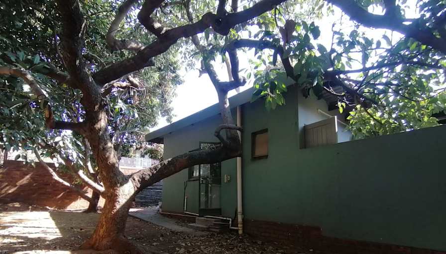 ARMAND FOURIE's room