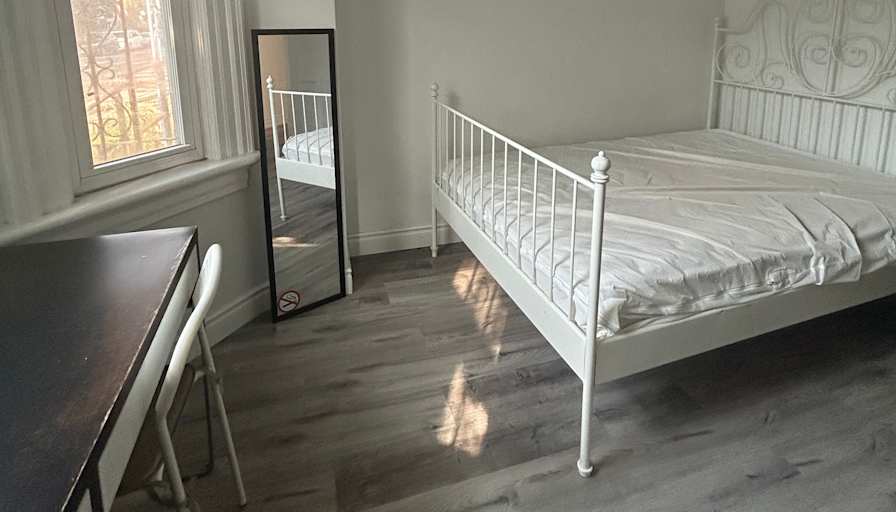 Lolo's room