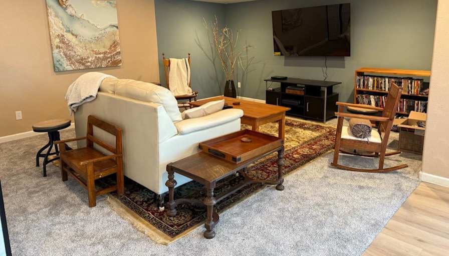Furnished and private bath room's room