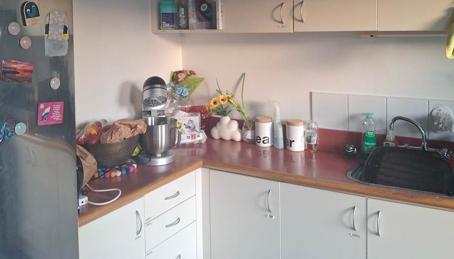 Vivian KM De Almeida's room