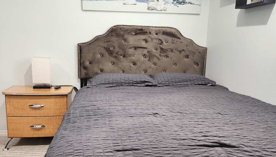 Eve's room