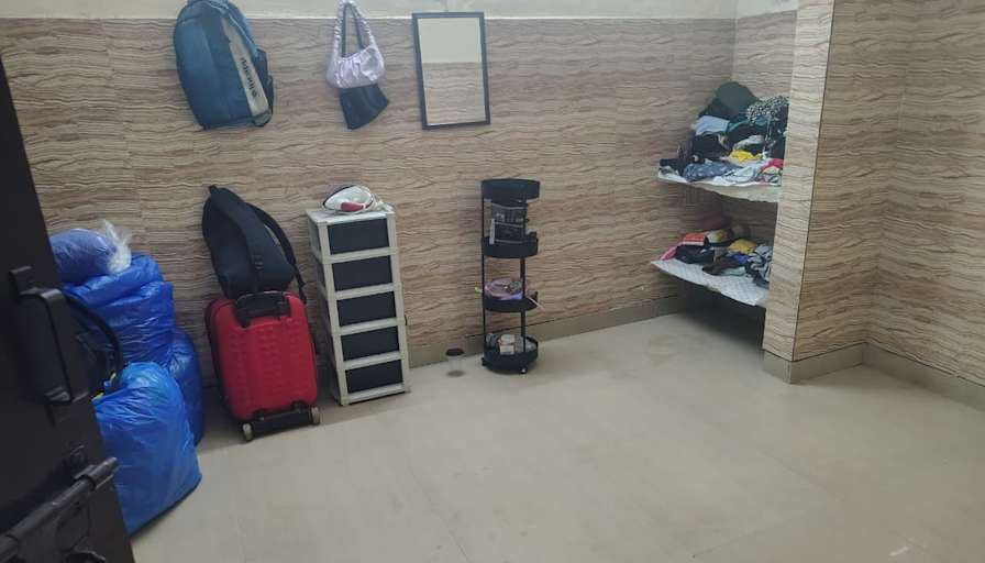 Aakriti's room