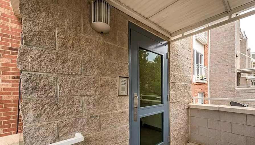 Alcove Rooms's room