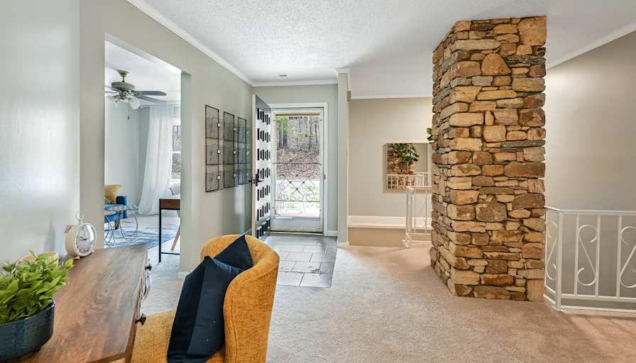 lifedoorrentals's room