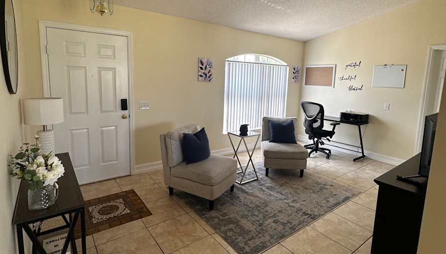 Glass Connect Housing Solutions's room