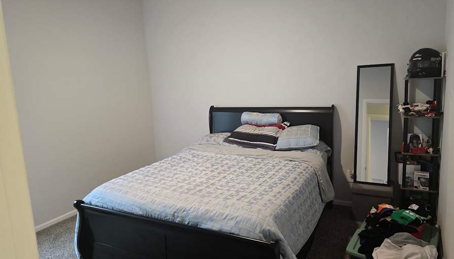 SCOTT VANCE's room