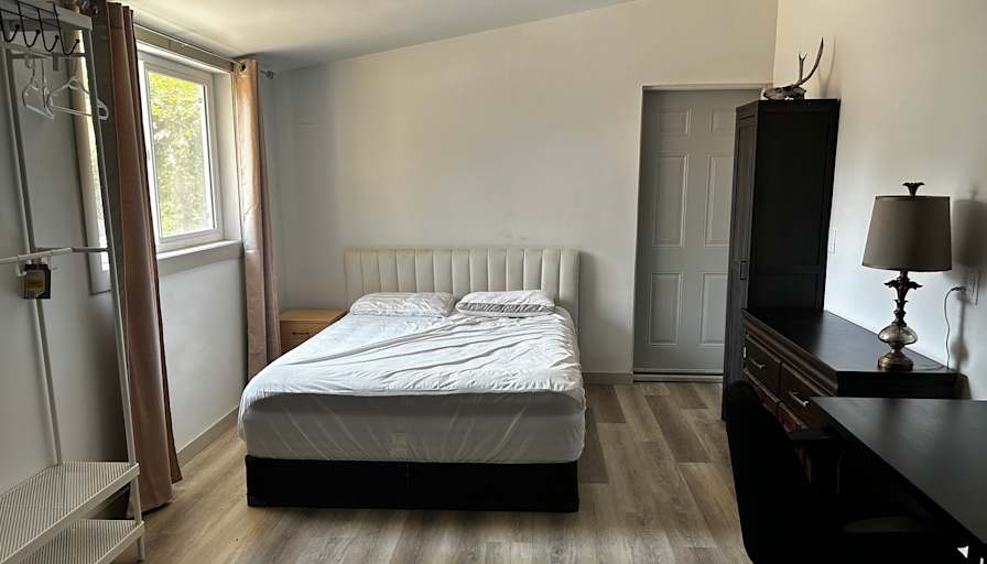 Katy Saunders's room