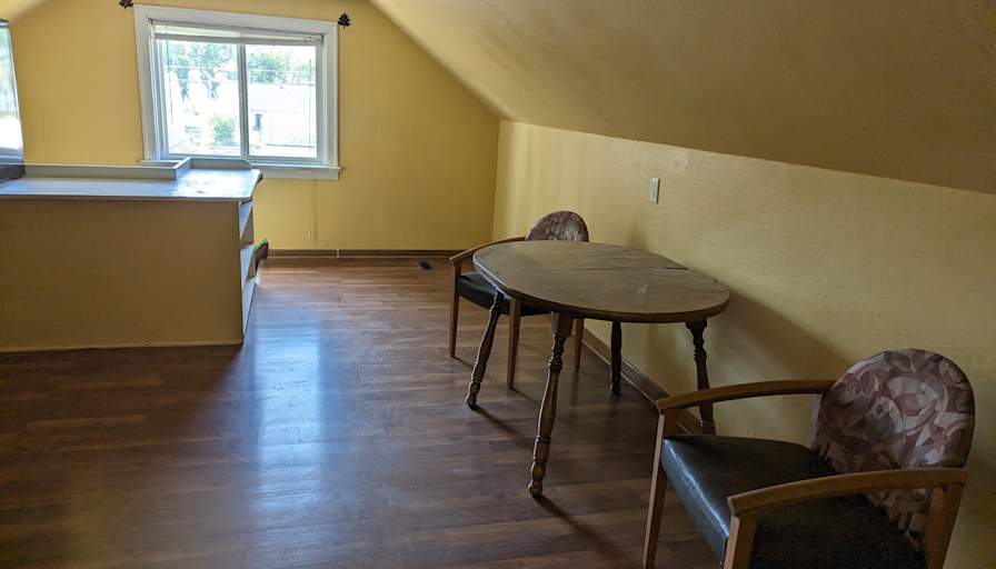 Ken's room