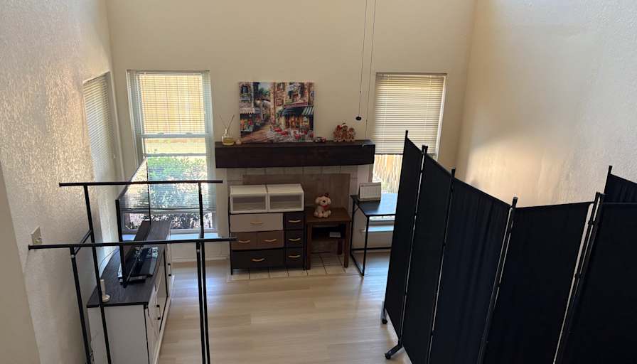 mindy Kang's room