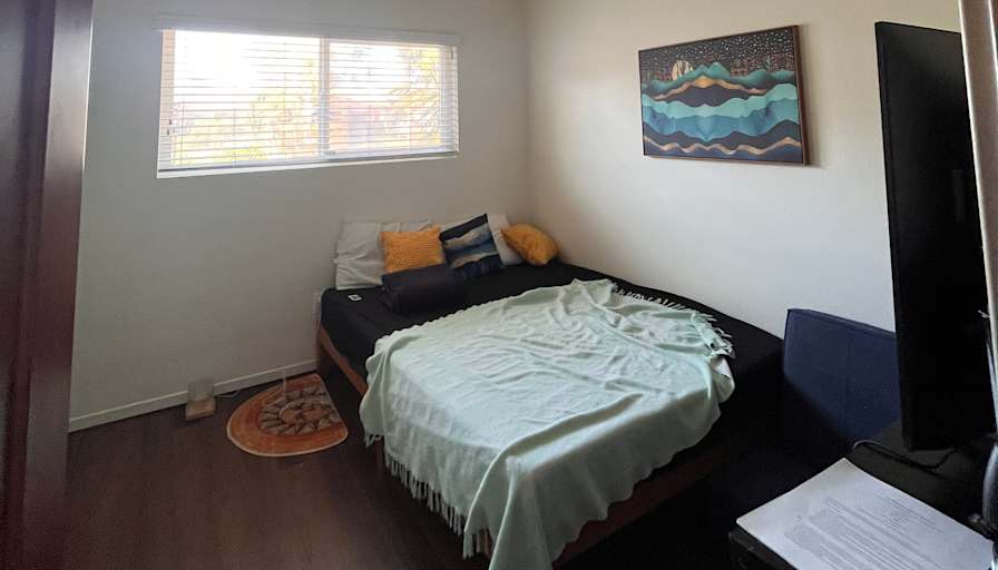 Sye's room