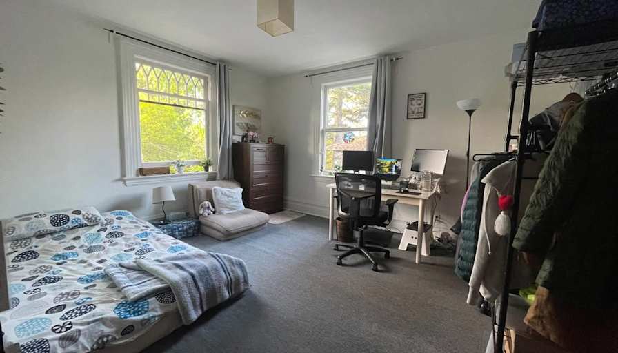 Lyle Povah's room