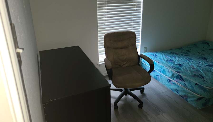 Tom's room