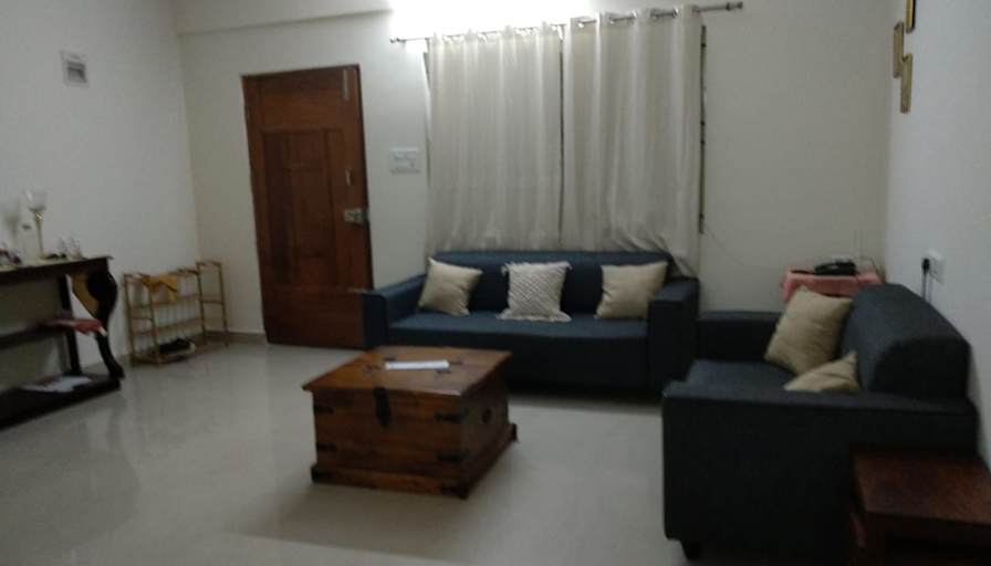 Isha Mandhane's room