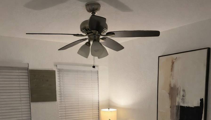 Luis's room