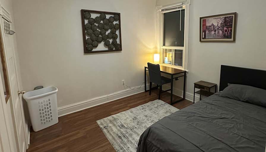 Glady's room