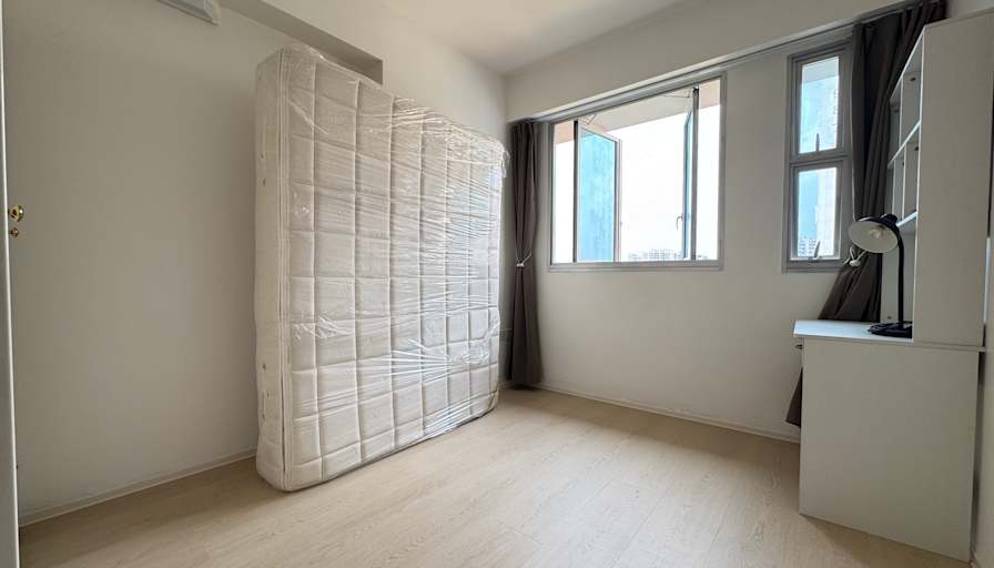 Enzo's room