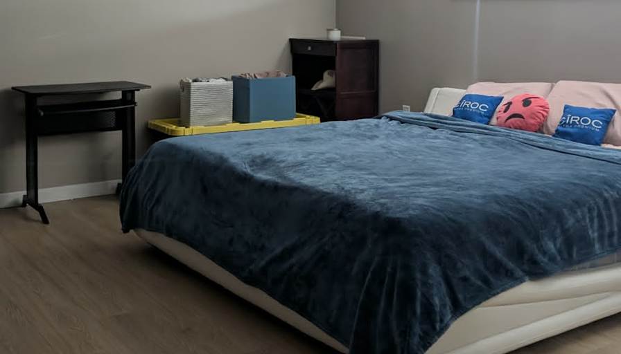 Tanner R Thiessen's room