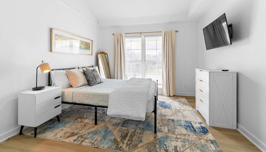 Tomic Properties's room