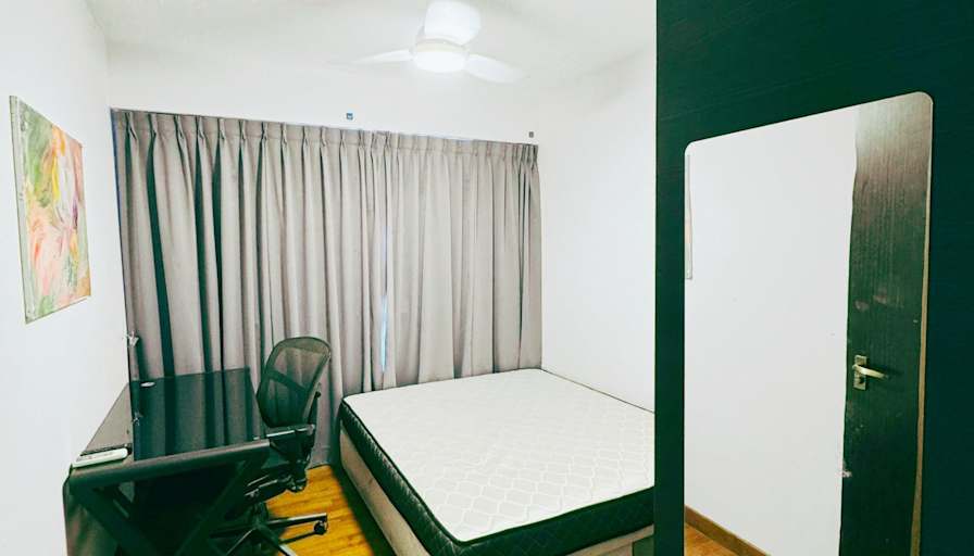 Velmurugan D's room