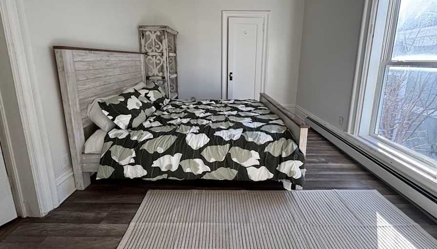 Yang K L's room