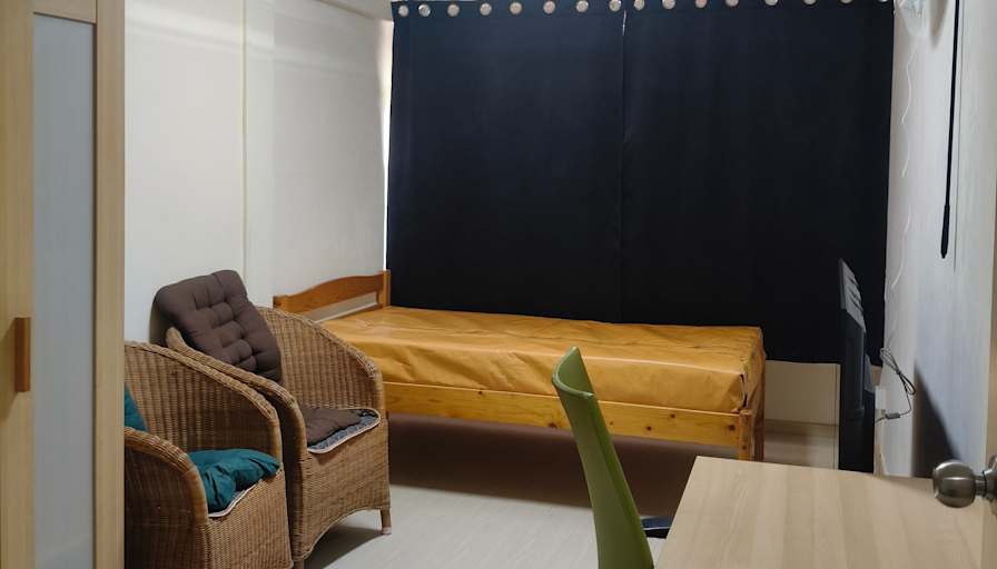 Neo's room