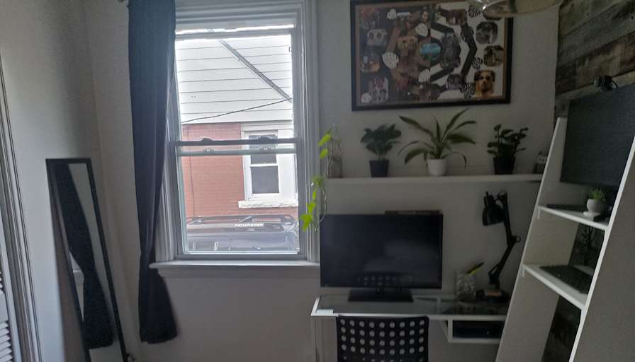 Manjit Hari's room