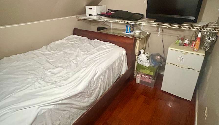 Thomas's room