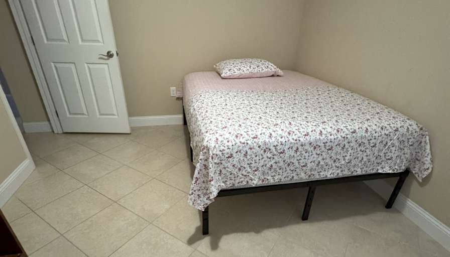 Omely's room