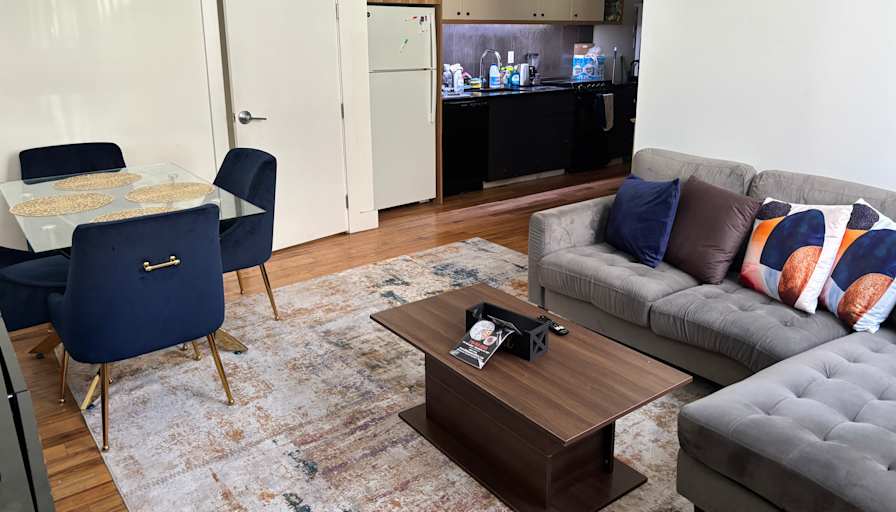 BROOKLYN APARTMENT SHARE LONG OR SHORT TERM's room