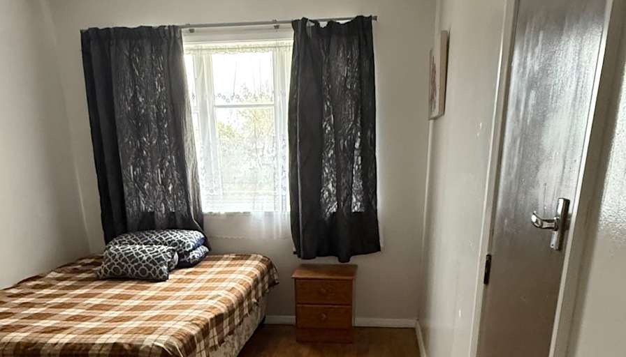 Furnished room in a house · Highbury Avenue, Highbury, Manawatu-Wanganui 4412-1