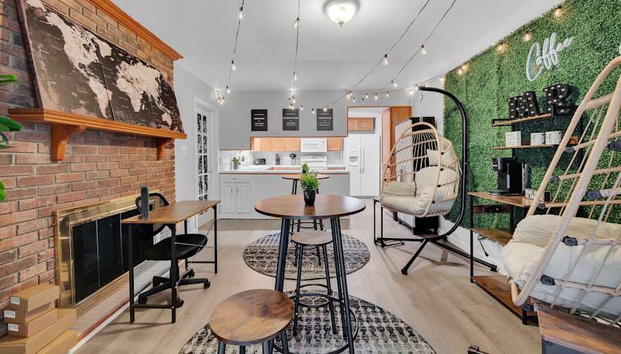 lifedoorrentals's room