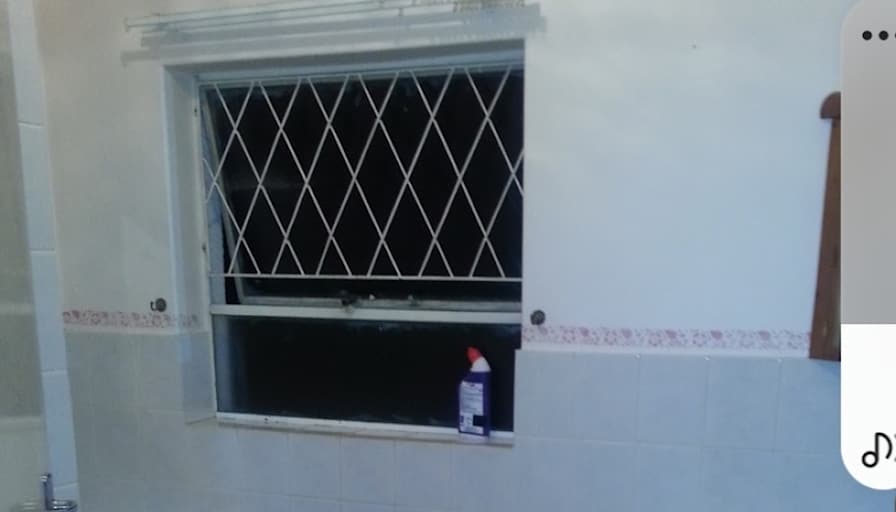 Bangiso's room