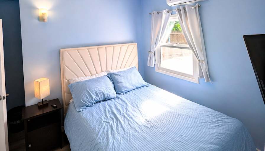 Jasmine Ahuja's room