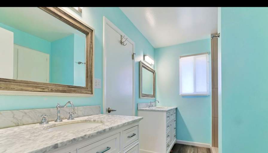 Alexis's room