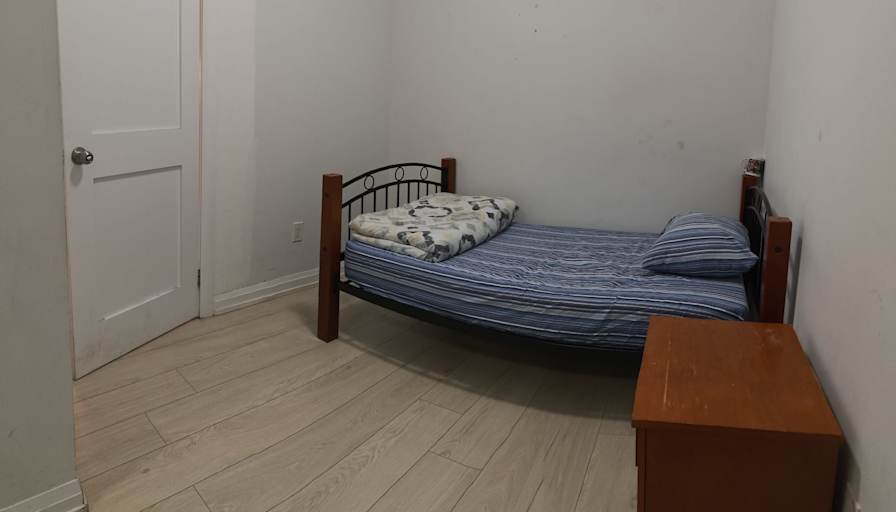 Eduardo's room