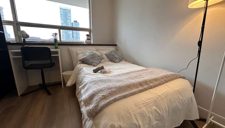 Housingfouryou's room