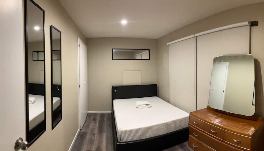 Carlos Sebastián's room