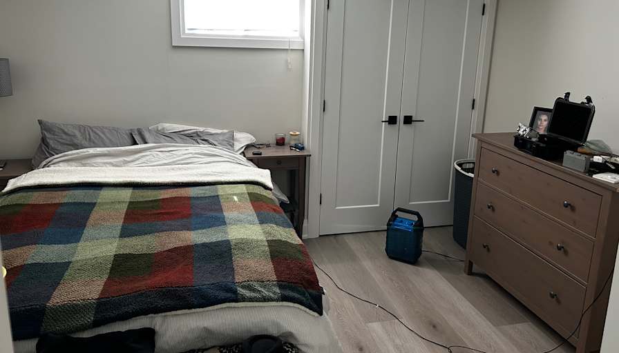 Thomas's room