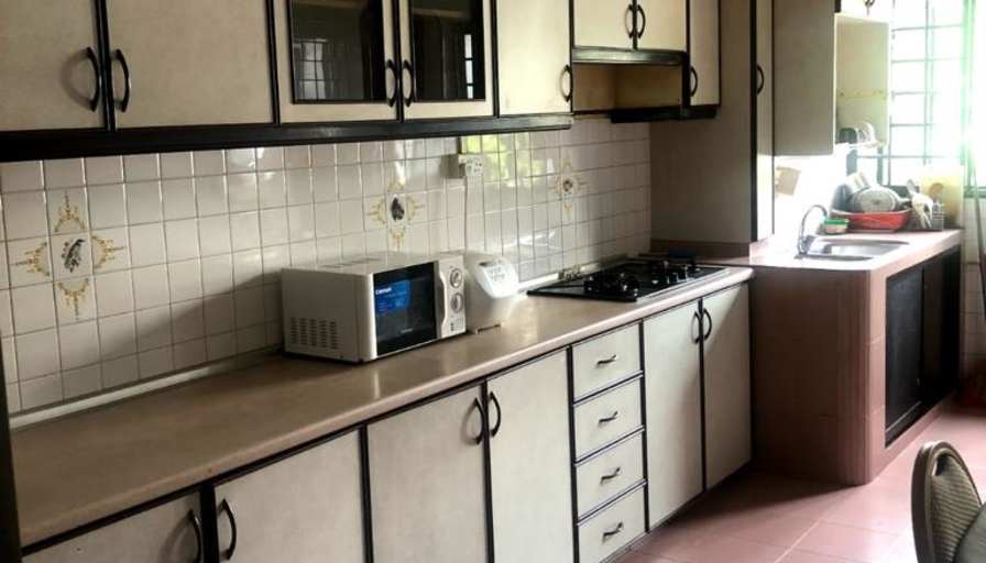 Muthu's room