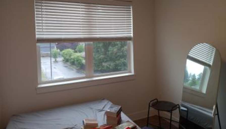 Taylor Sirnio's room