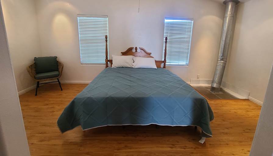 Leslie's room