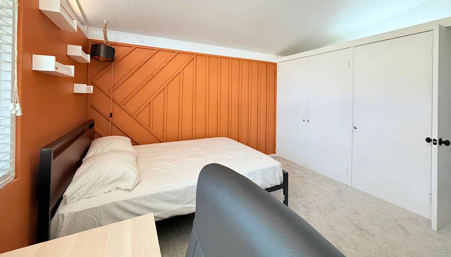Binh's room