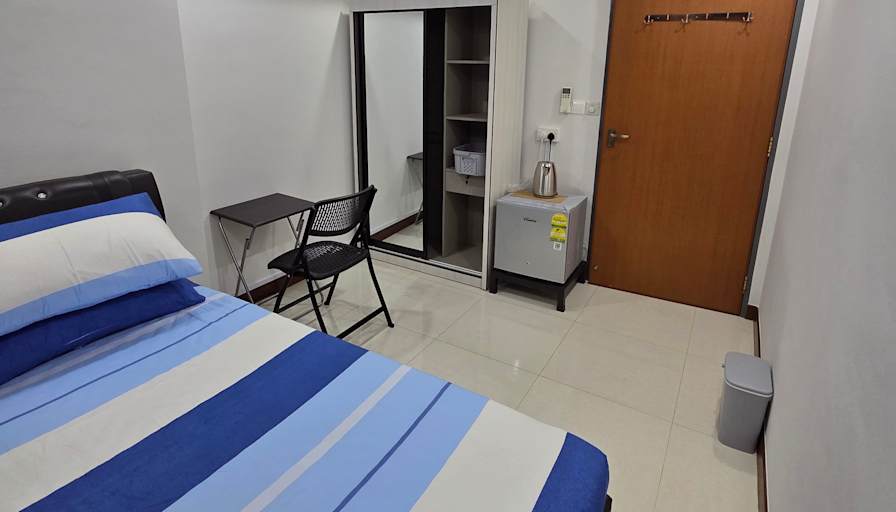 Viknes's room