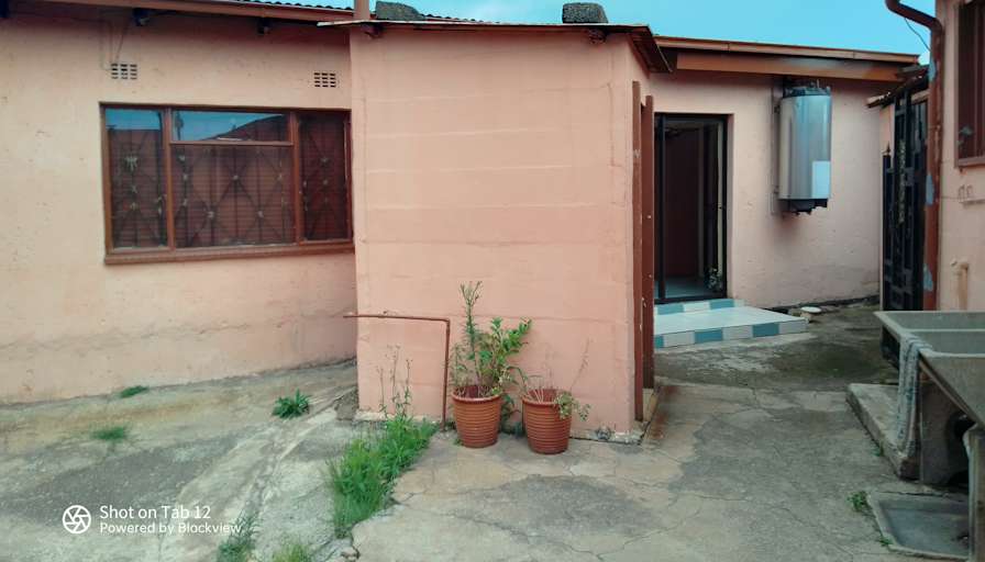 Thandiwe's room