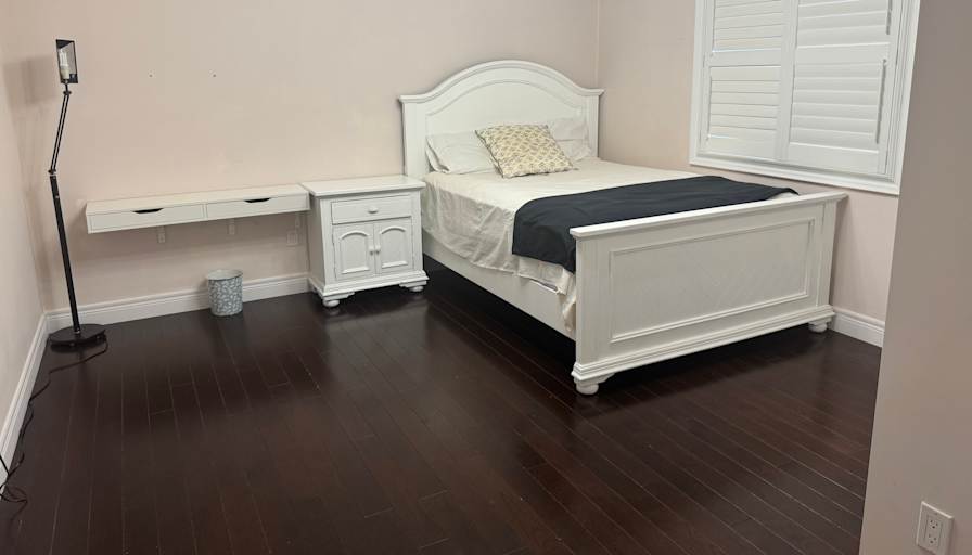 Hira's room