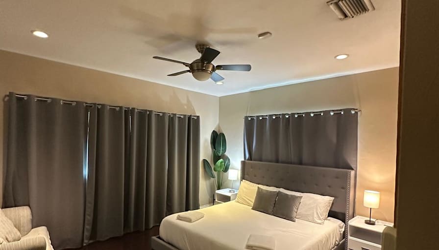 Greyvi's room