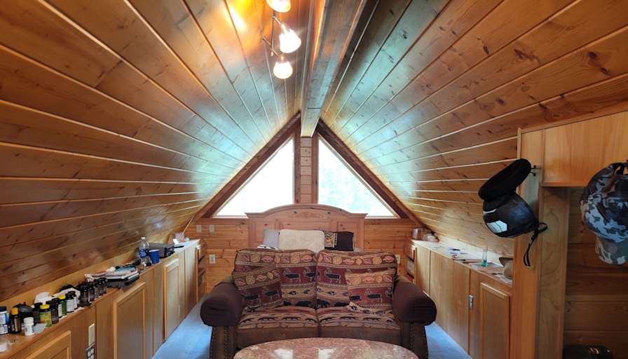 Kyle Thomas Lowe's room