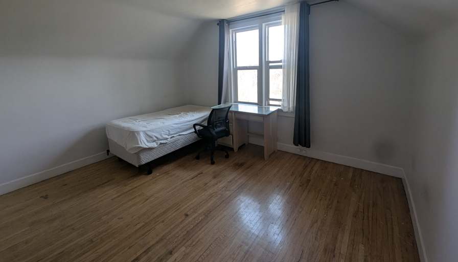 Ken's room