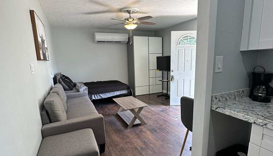 Yossi's room