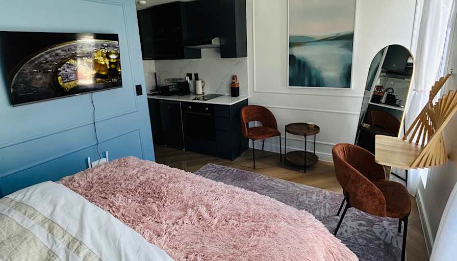 Vernon's room